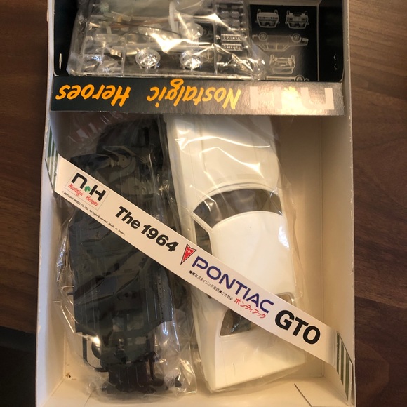 Extremly RARE 1964 Pontiac GTO motorized model kit  mislabeled by manufacturer - Picture 3 of 16